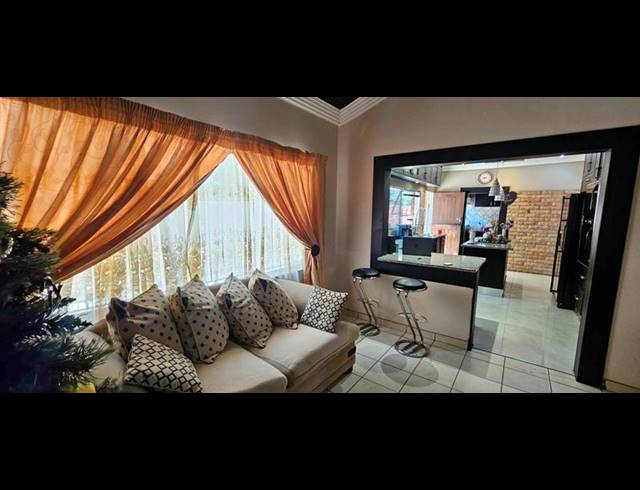 4 BEDROOM HOUSE FOR SALE IN THERESA PARK